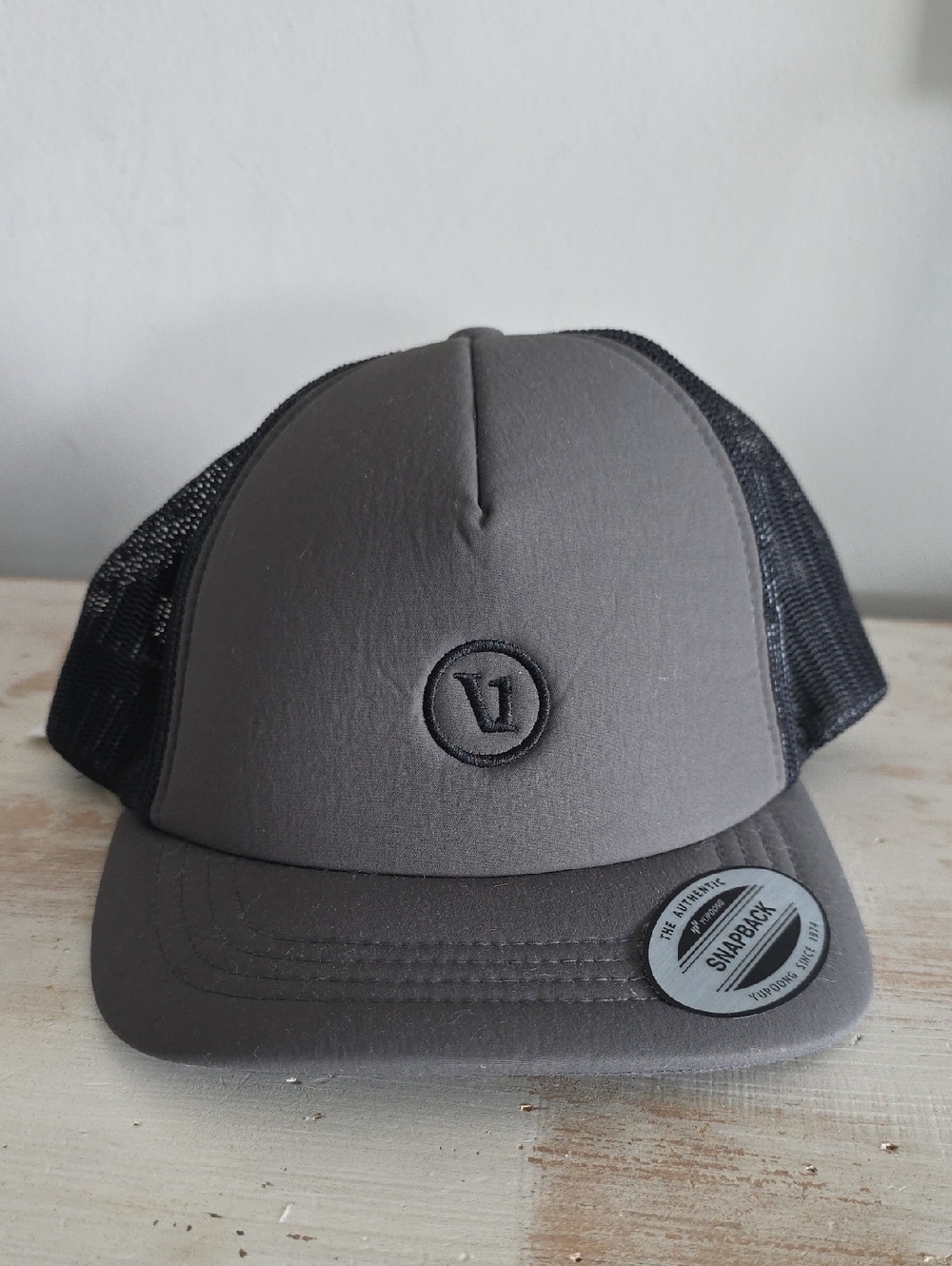 NWT Vuori Unisex Inspired Foam Trucker Hat In Vintage Charcoal